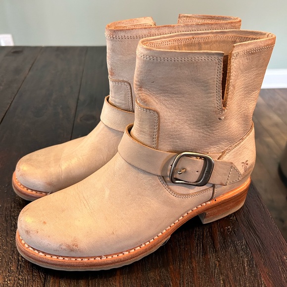 Frye Veronica Booties White/ Cream Distressed Leather Boots - Picture 7 of 9